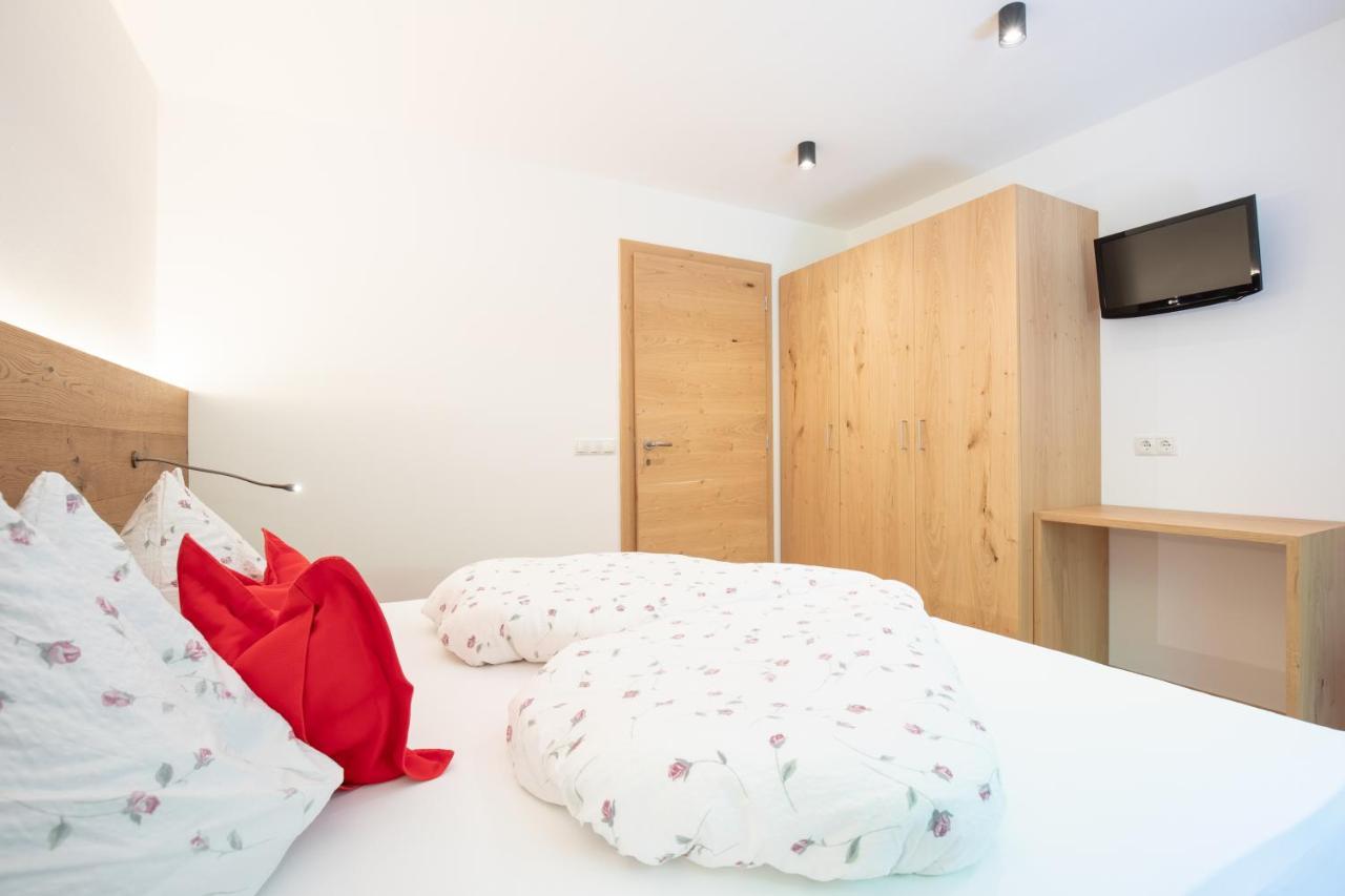 Bed and Breakfast Haus Christian Nova Levante Esterno foto